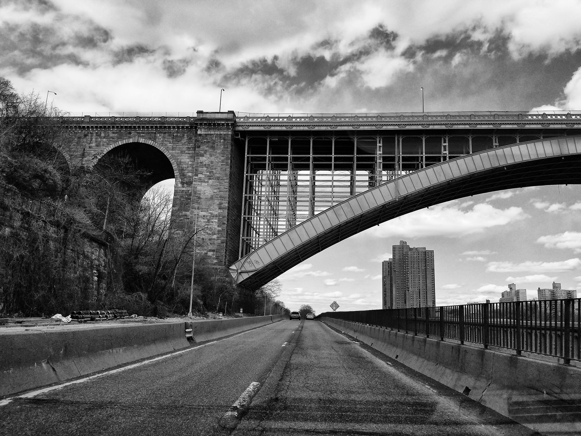  bridge and building along the harlem river drive in new york ©2018 bret wills