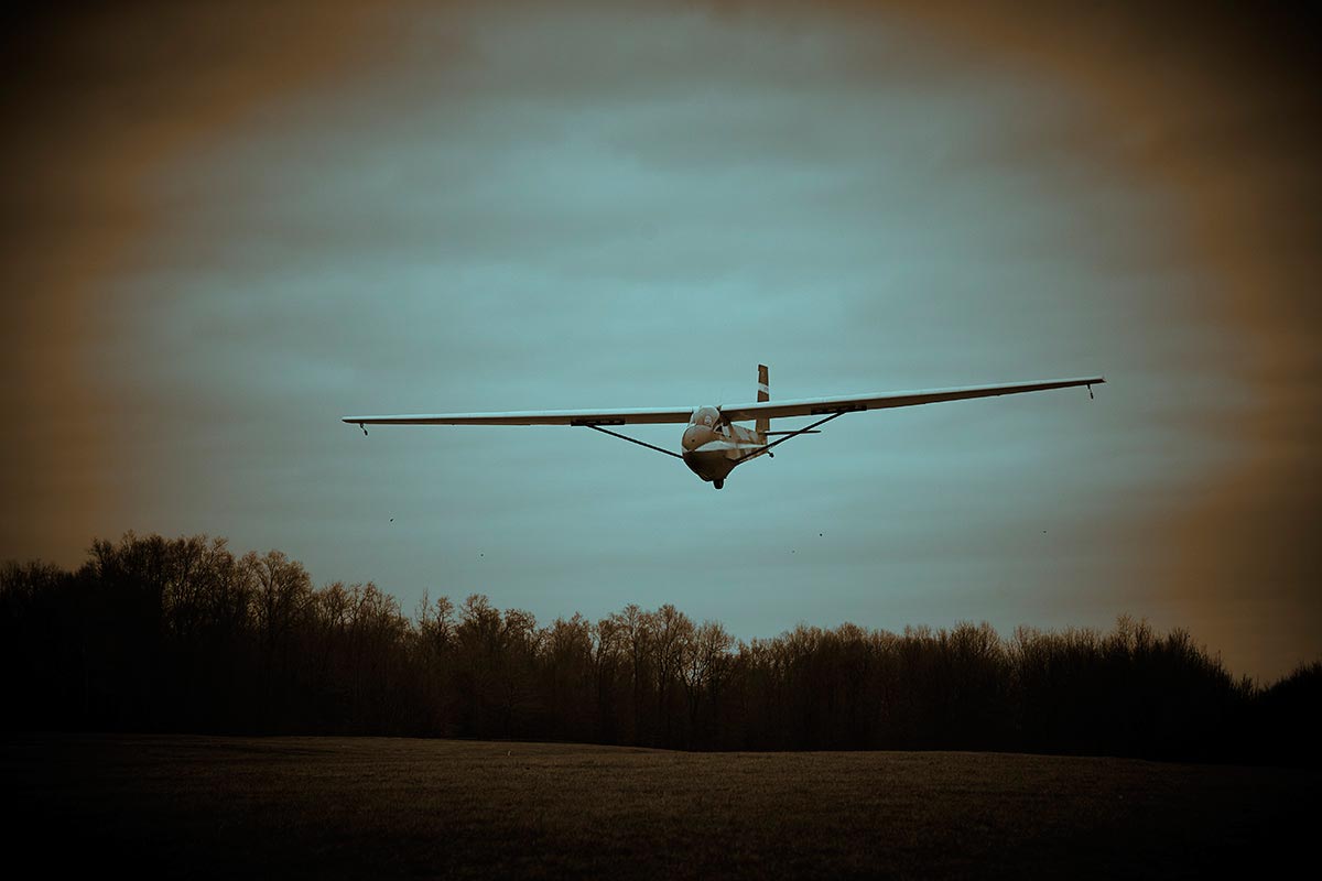 glider landing ©2016 bret wills