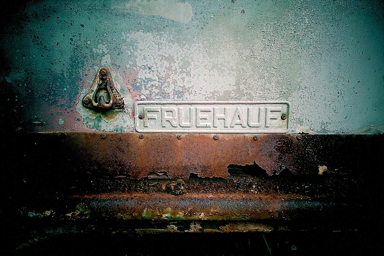 fruehauf trailer ©2015
              by bret wills
