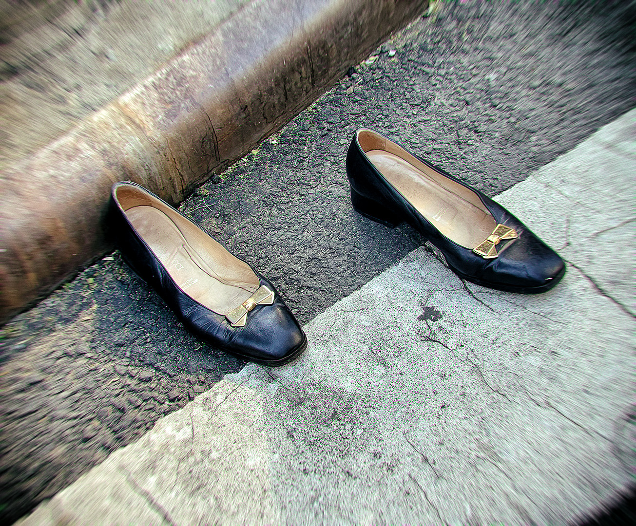 shoes curbside, NY NY ©2023 by bret wills