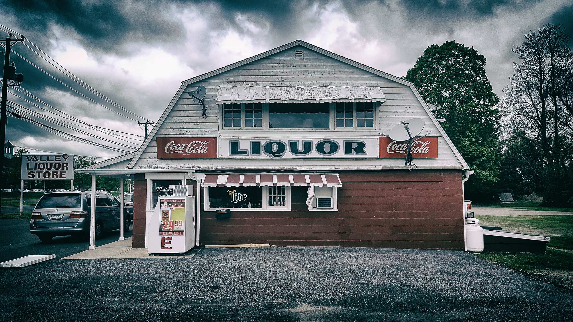 liquor store ©2017 by bret wills